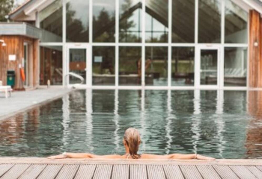 Cotswolds Lakeside Retreat: Luxury Spa with Harry Potter Charm Somerford Keynes Exterior photo