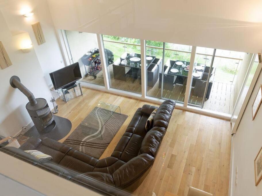 Cotswolds Lakeside Retreat: Luxury Spa with Harry Potter Charm Somerford Keynes Exterior photo